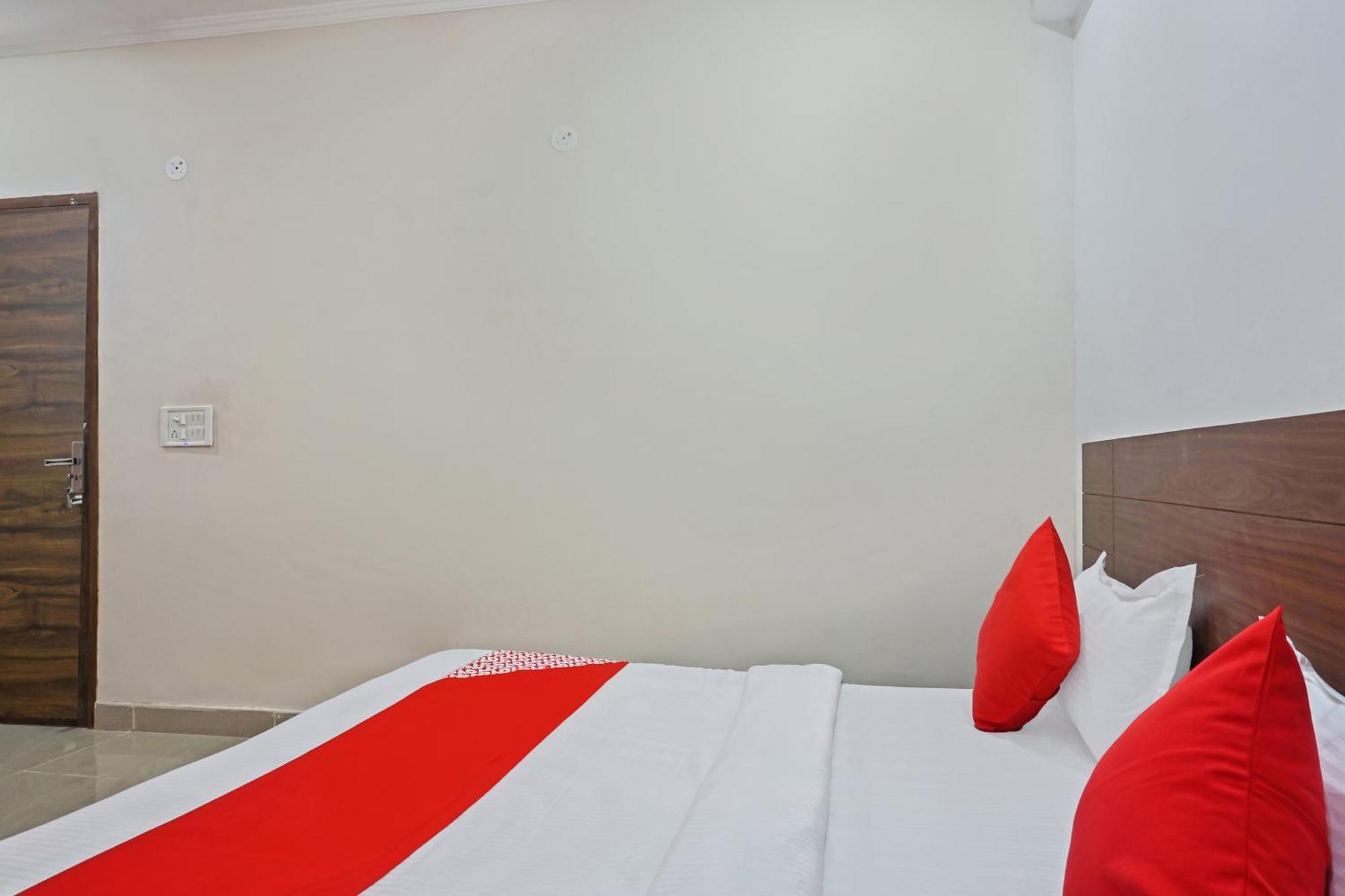 Hotel O Quadis Noida Bagian luar foto