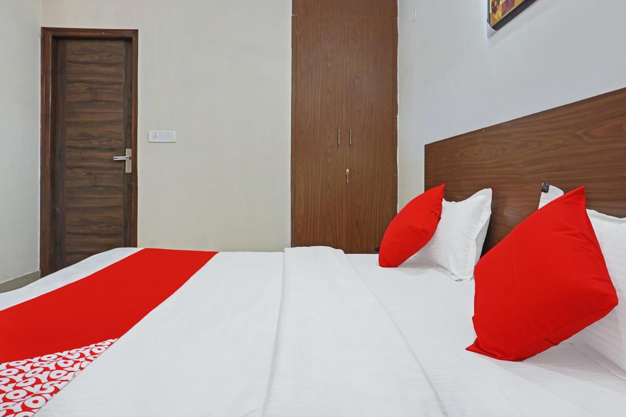 Hotel O Quadis Noida Bagian luar foto