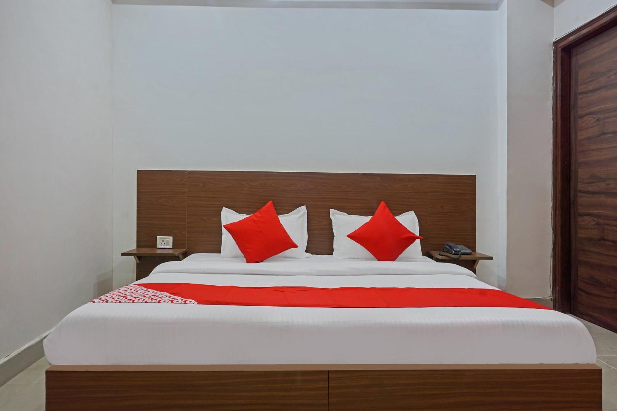 Hotel O Quadis Noida Bagian luar foto