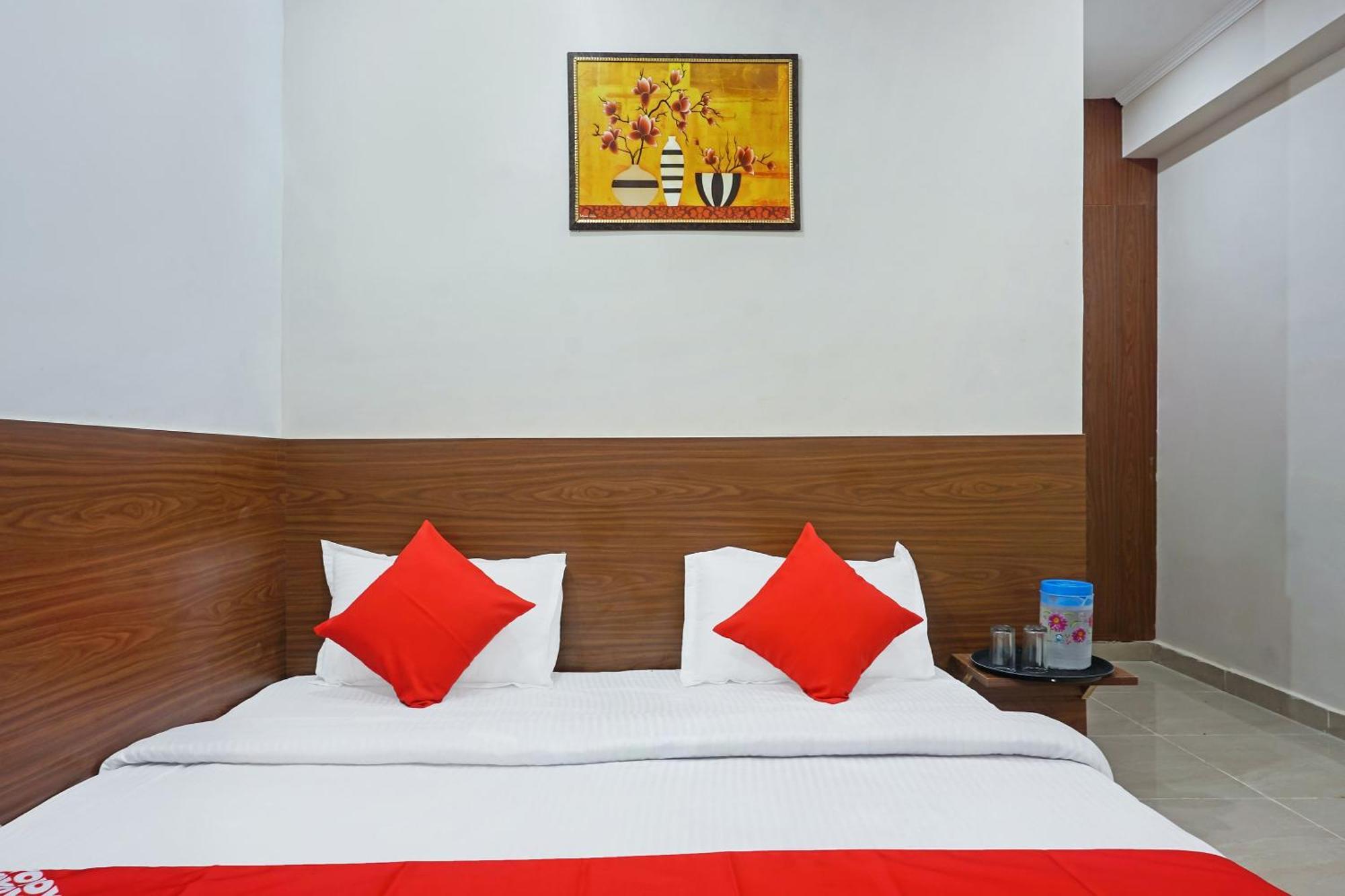 Hotel O Quadis Noida Bagian luar foto
